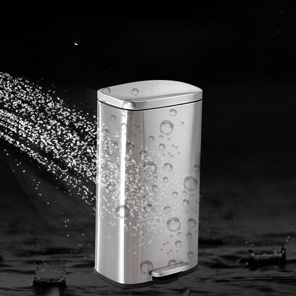 Thùng rác inox trong phòng đạp chân vuông có chất liệu ĩnox cao cấp chống gỉ sét tốt, bền bỉ