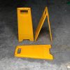 Biển cảnh báo chữ A chưa in, biển báo trơn trượt, đang dọn vệ sinh