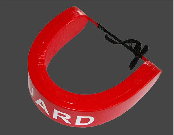 Phao cứu sinh GUARD có màu sắc đỏ nổi bật, dễ dàng nhận biết