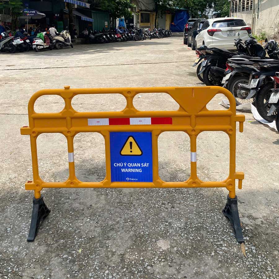 Rào chắn nhựa HTRCN-2 được làm từ nhựa PE bền bỉ, trọng lượng nhẹ dễ dàng thay đổi vị trí khi cần
