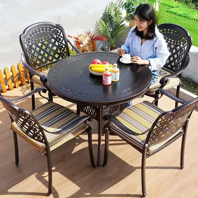 Poliva chuyên cung cấp các bàn, ghế, bộ bàn ghế ngoài trời với giá tốt