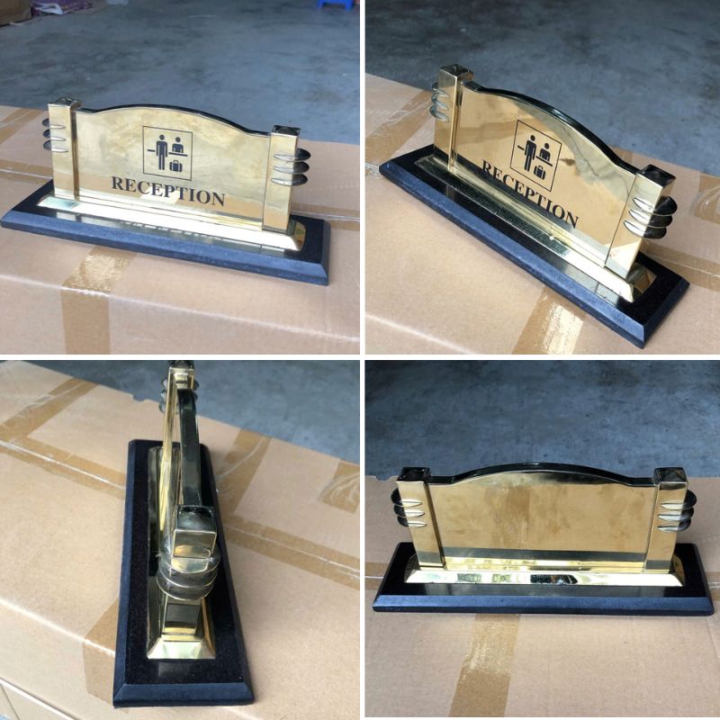 Hình ảnh thực tế biển chức danh để bàn