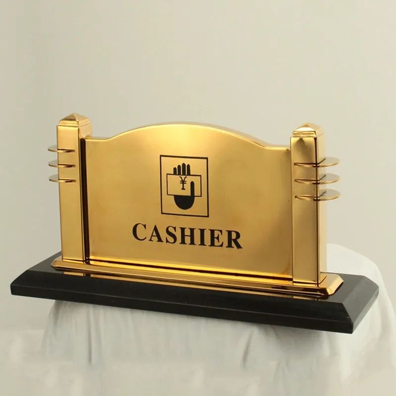 Bảng chức danh đặt bàn thiết kế đẹp mắt, sang trọng