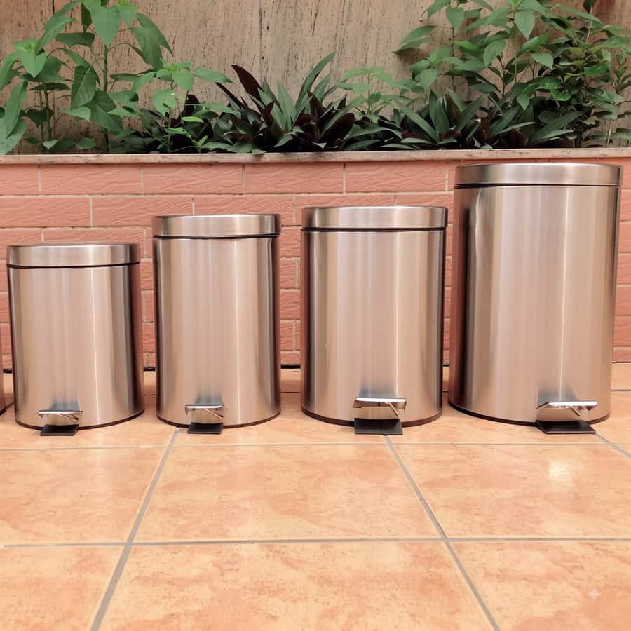 Thùng rác inox đạp chân trong phòng